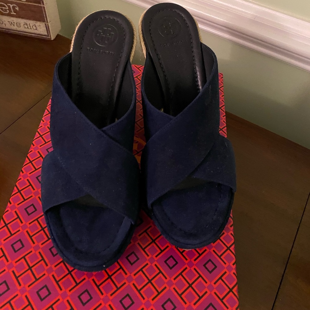 Tory Burch Navy Bailey wedge suede 8 new